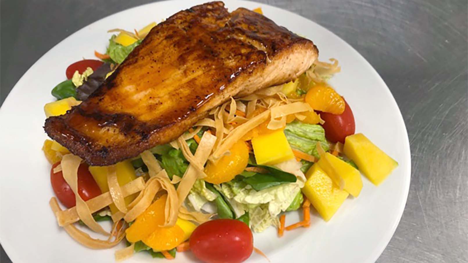 TRIB_0122_Lifestyle_Recipe_1610x906 citrus-soy salad with salmon