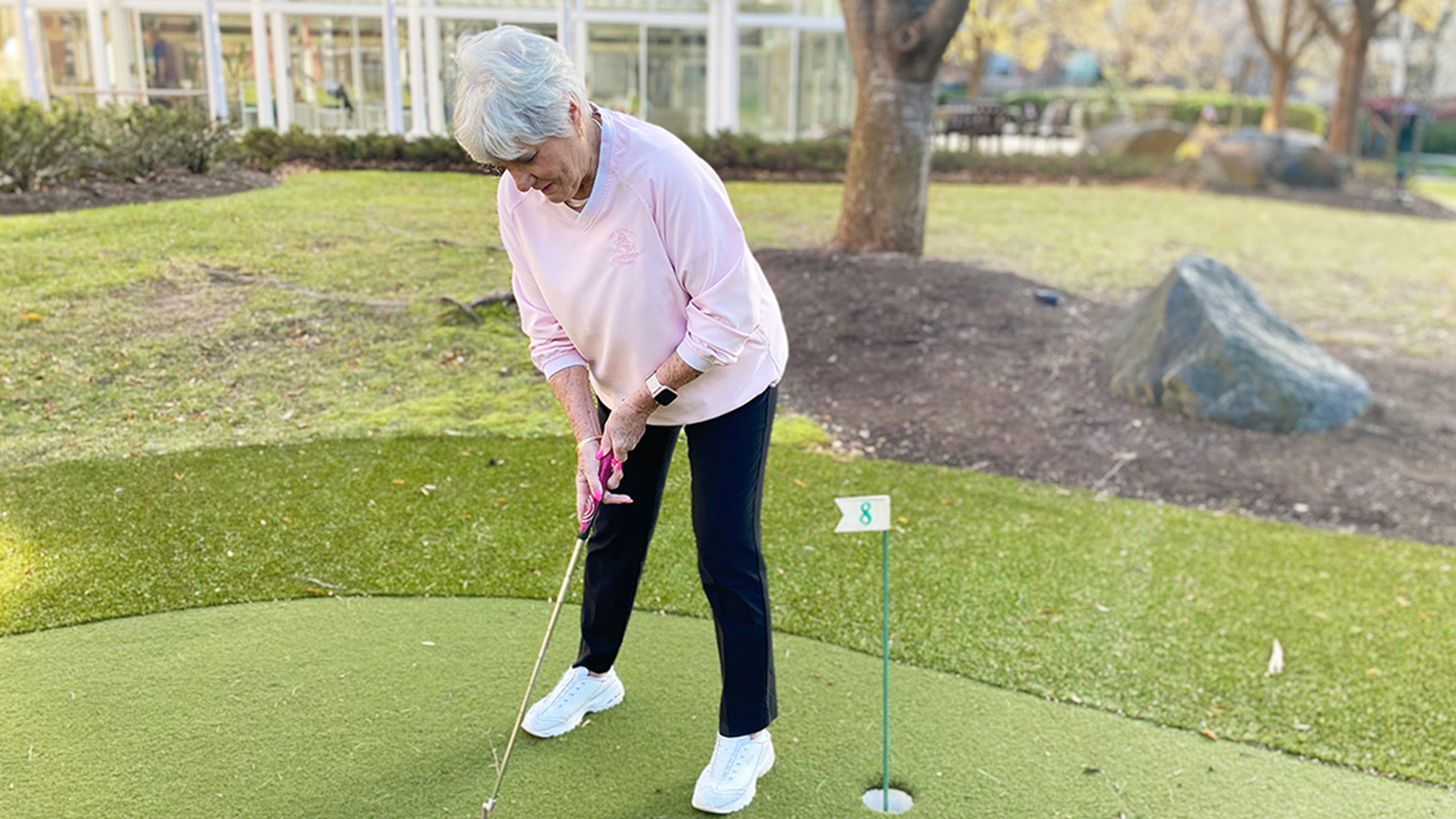 Maris Grove resident golfing