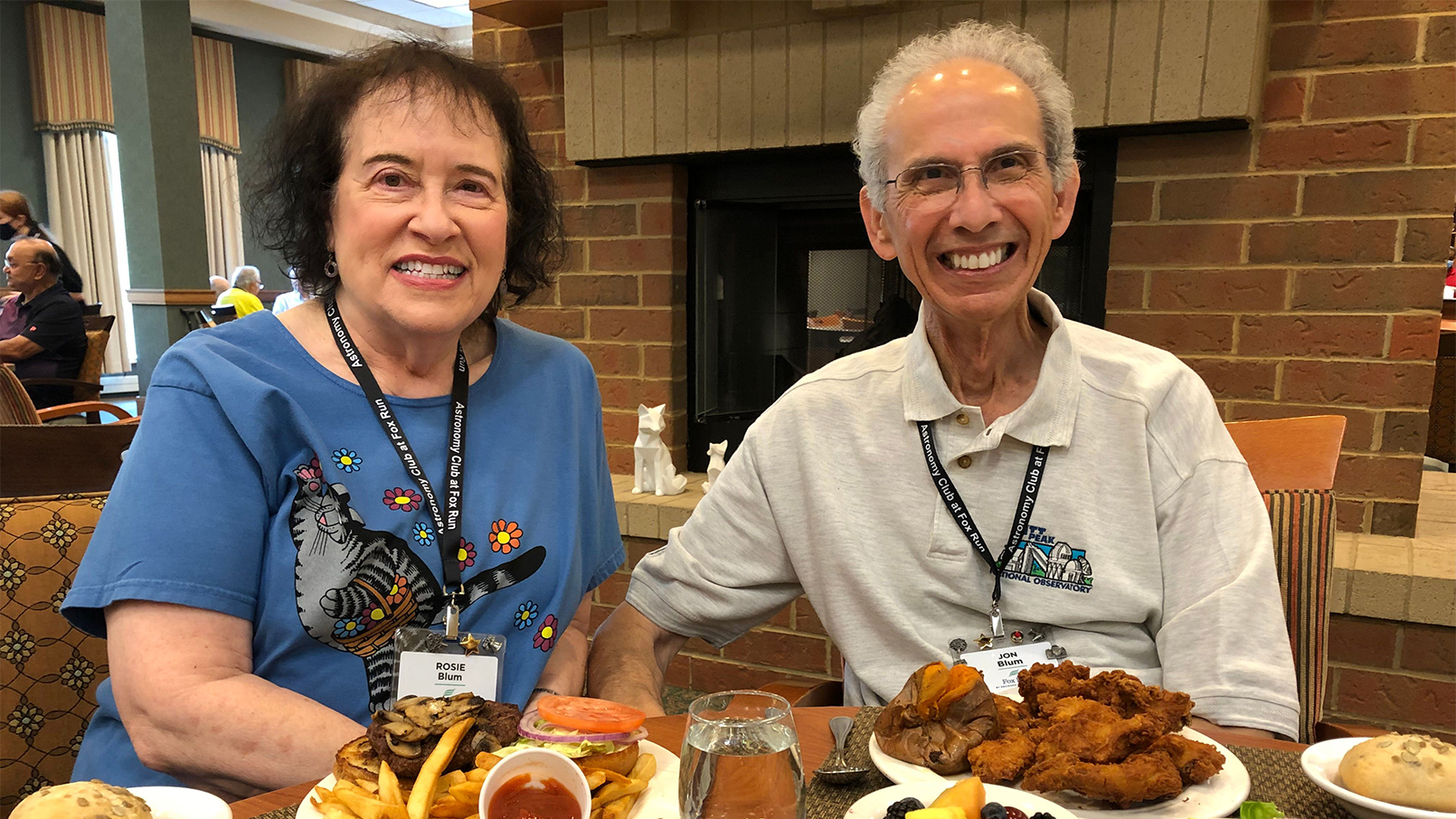 Residents of Fox Run enjoy a variety of dining venues and share those experiences with friends and family.