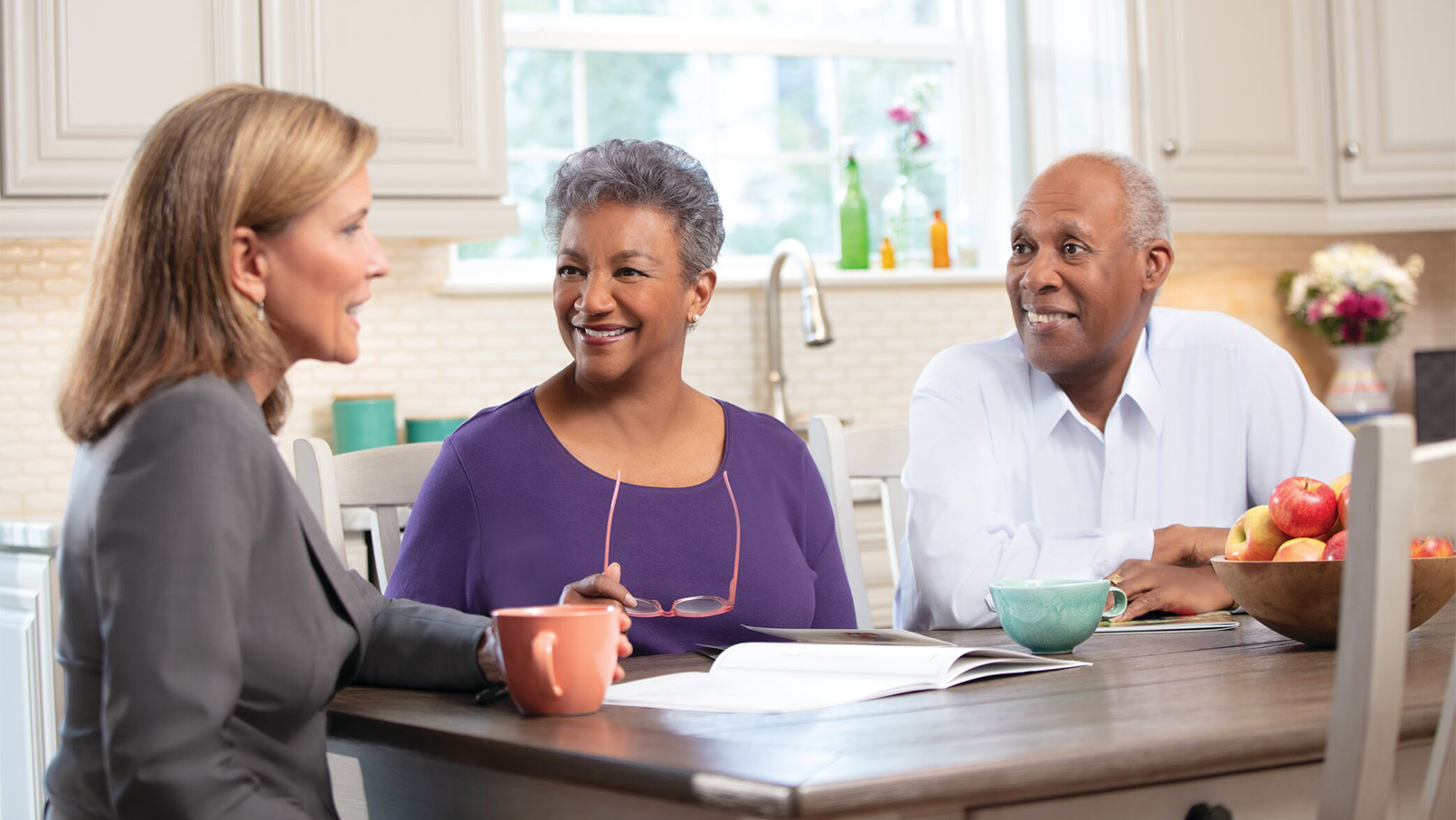 retirees talking with moving consultant
