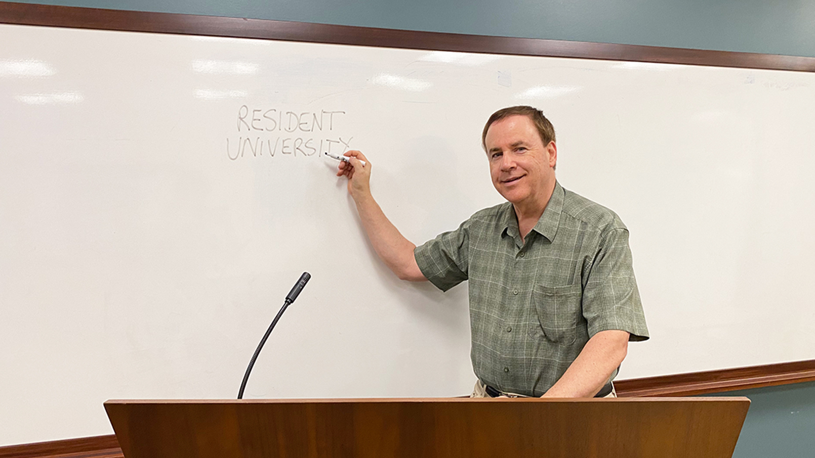Oak Crest Residents Share Their Love of Learning