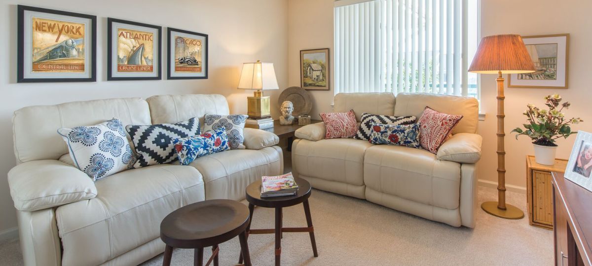 Living room in Manchester apartment home.