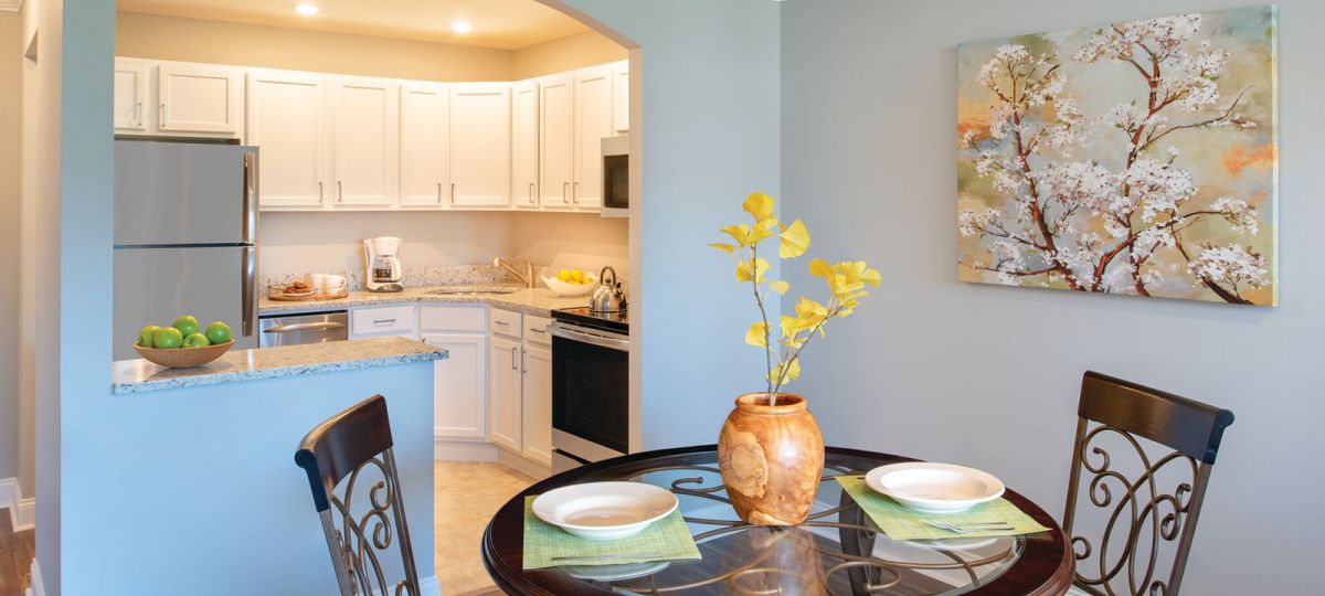 Image of the Ellicott kitchen and dining area.
