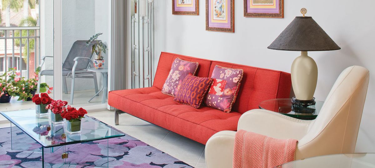 Room with round glass table and flowers