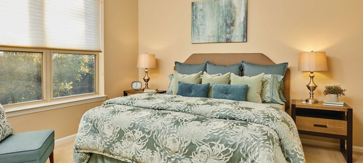 Image of the Fairmont bedroom.