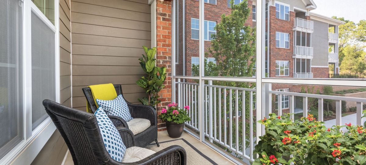 Image of the Kemah porch.