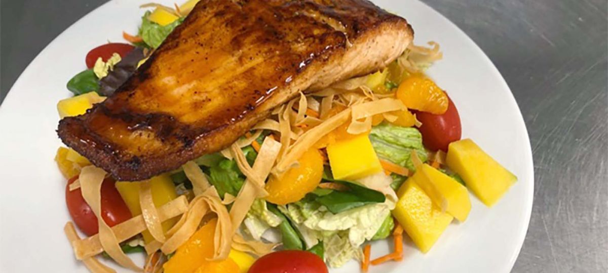 TRIB_0122_Lifestyle_Recipe_1610x906 citrus-soy salad with salmon