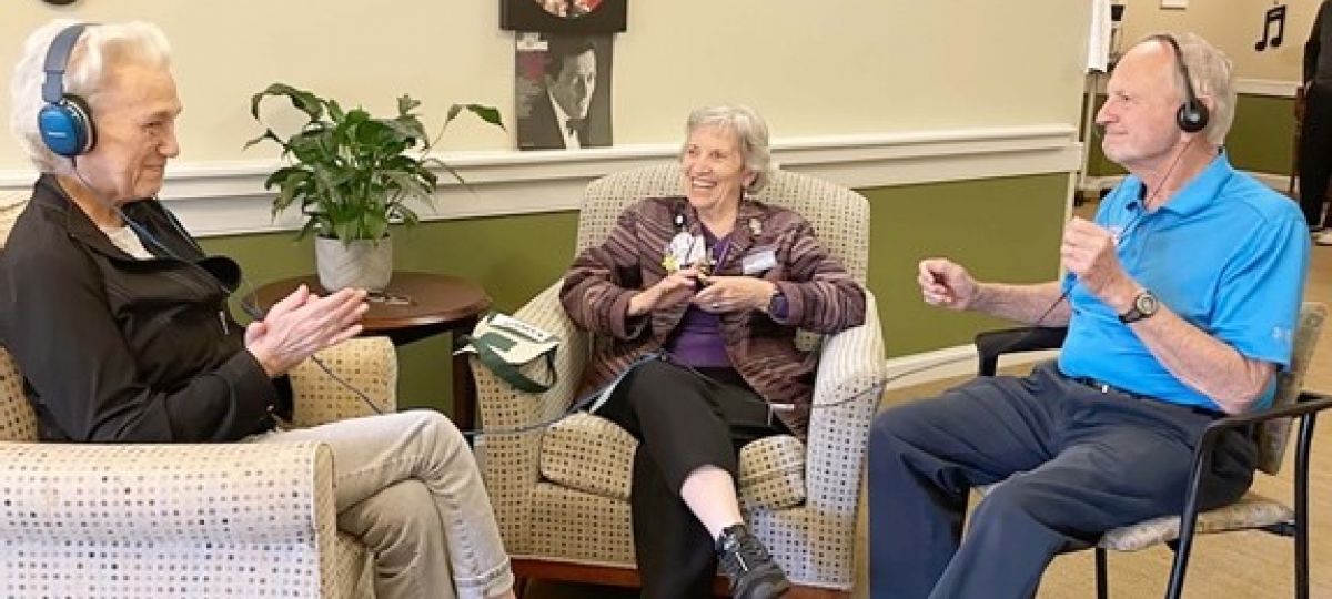 Residents at Highland Springs volunteer to spread joy via the music therapy program.