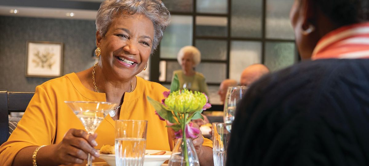 0922_Enterprise_Large-RWV_10_2021_1610_906_WEB.jpg Woman and man dining