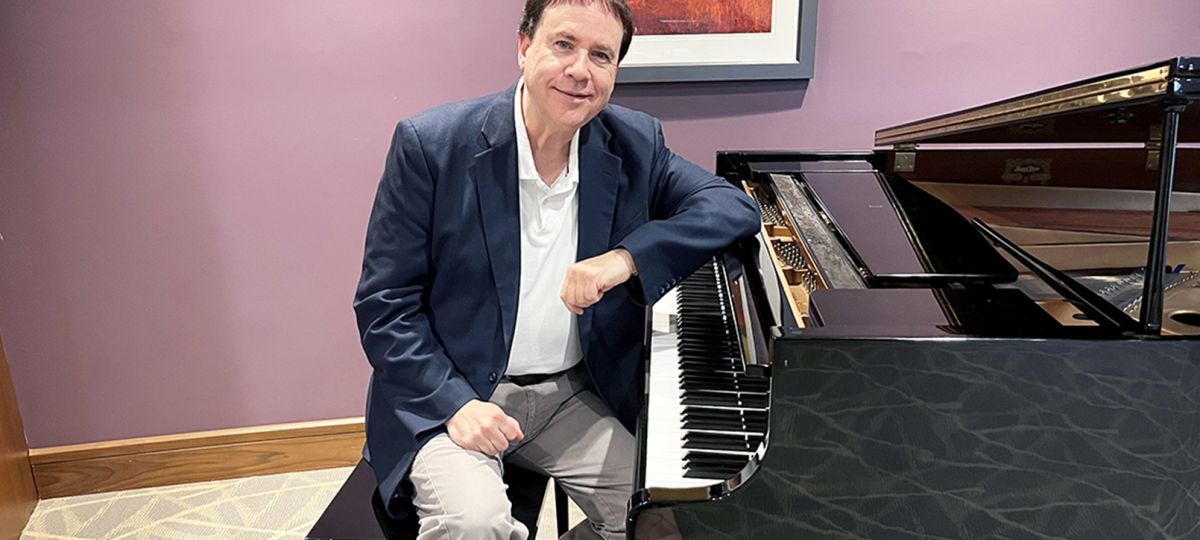 Cover_OCV_0922_KeithDerrickson1_1610x906_WEB.jpg Gentleman at piano