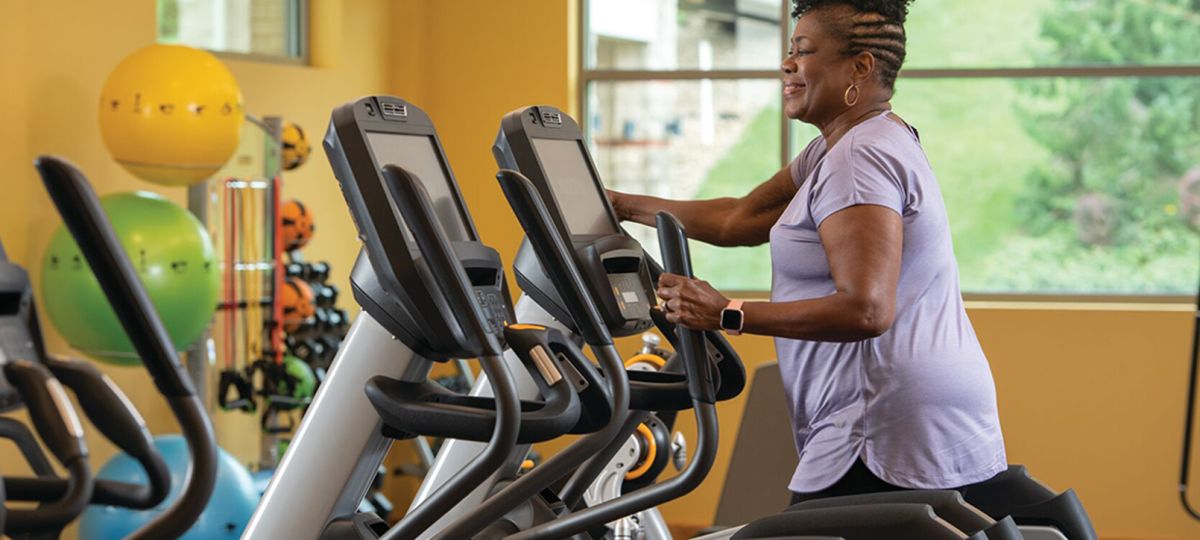 Q&A_1122_Large-RWV_9-2020_2178-0387_PH_1610x906_WEB.jpg Woman on gym equipment