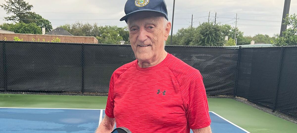 Residents at Eagle's Trace enjoy activities and socialization opportunities on the beautiful campus located in West Houston.