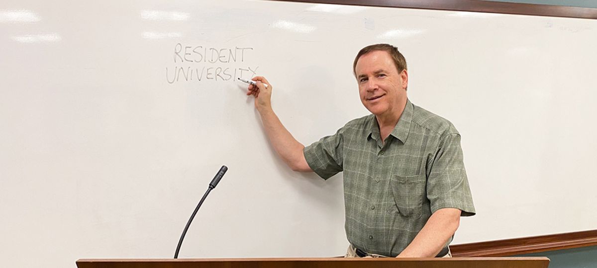 Oak Crest Residents Share Their Love of Learning