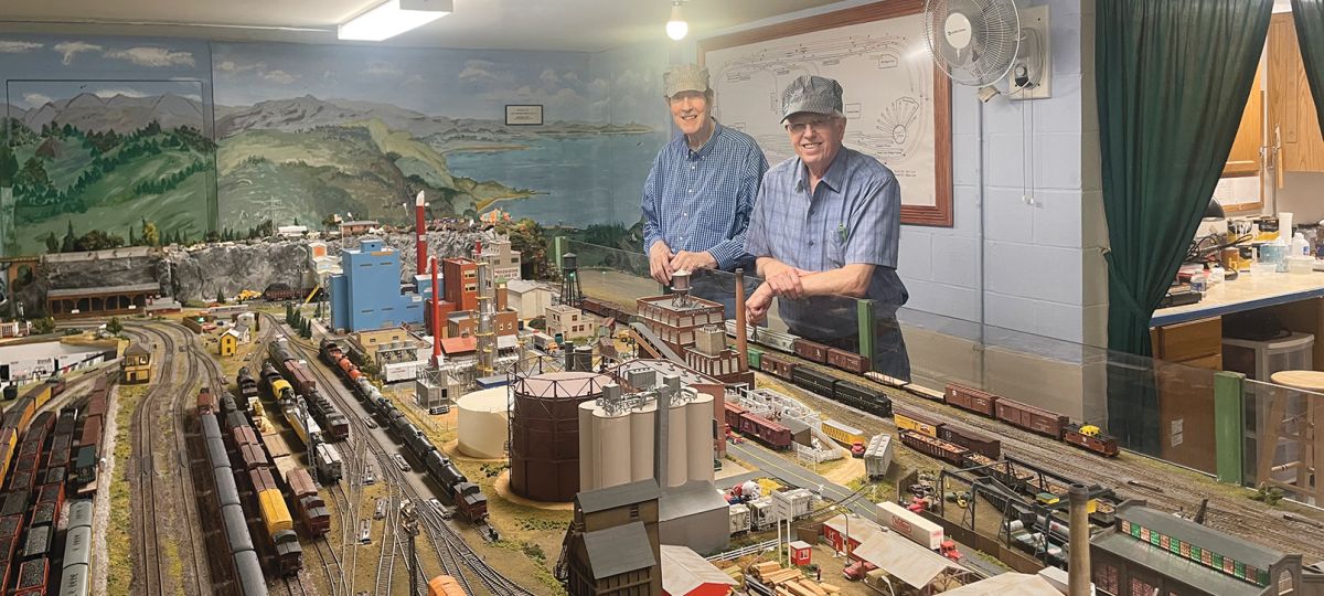 Model Railroad Holiday Display Delights at Oak Crest