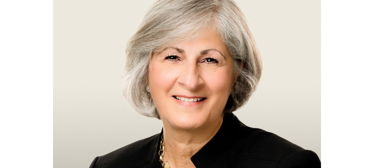 headshot of Sharon Baksa