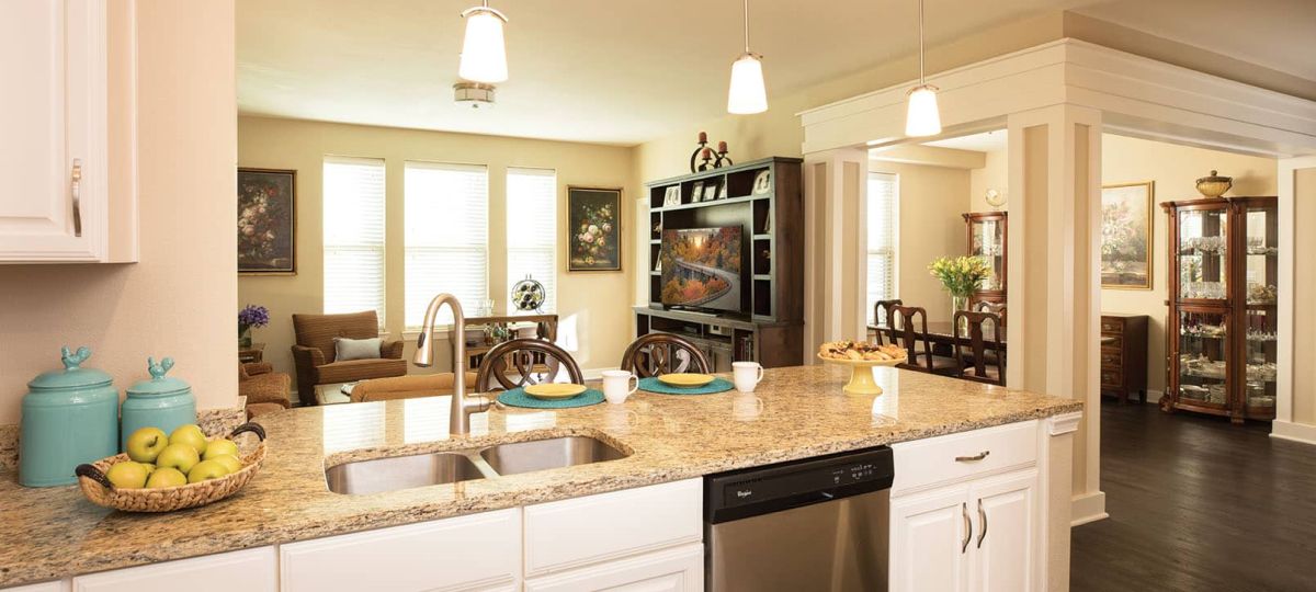 Eagles Trace Kitchen and Living Area