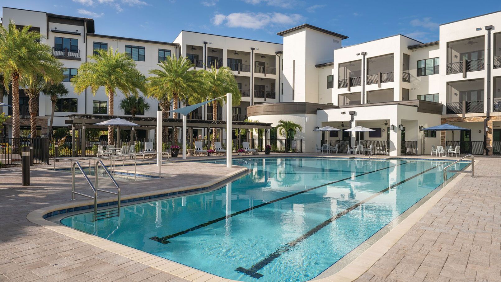 Siena Lakes outdoor pool