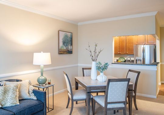 Image of the Flagstaff dining room.