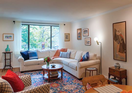 Image of the Oxford living room.