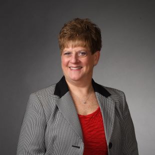 Riderwood’s Lori Hamilton Named A Leader Of The Year By Erickson Senior Living image