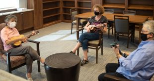 Ukulele Group Brings Seabook Residents Together image